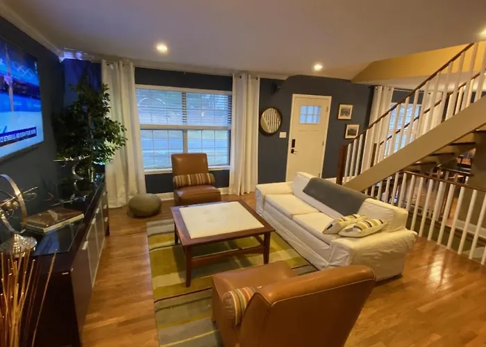Here It Is! Cool Cape Cod-3 Br-2.5 Bath-12 Guests