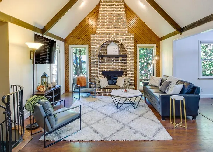 Overland Park Home W/ Fenced-In Yard & Gas Grill!
