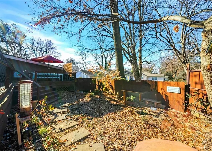 3Br Overland Park Home With Patio And Waterfall Pond