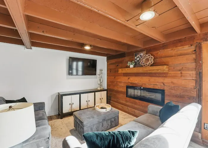 Renovated 1950S Barndominium Pet-Friendly & Modern