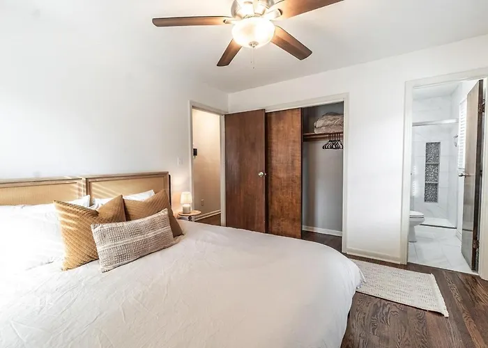 Nall Hills Gem! Great Location & New Interior!